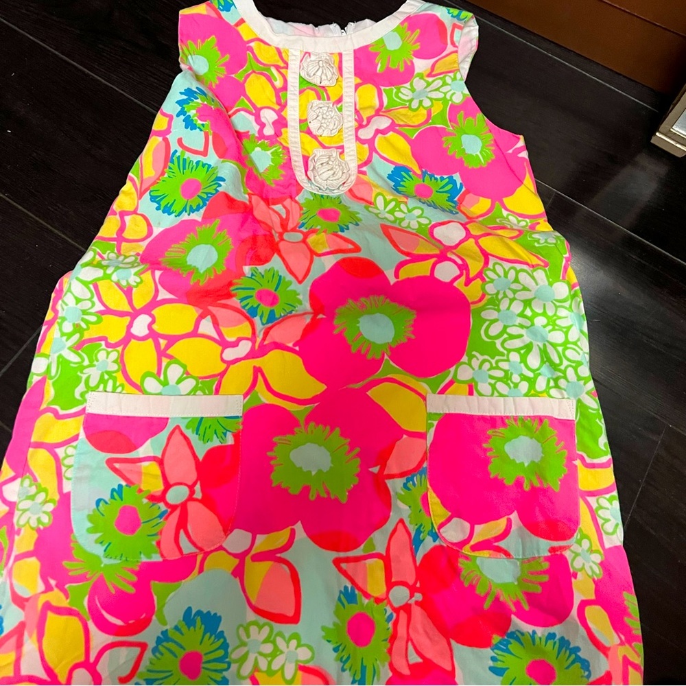 Lilly Pulitzer authentic! Size 12 sooo cute and very stylish.